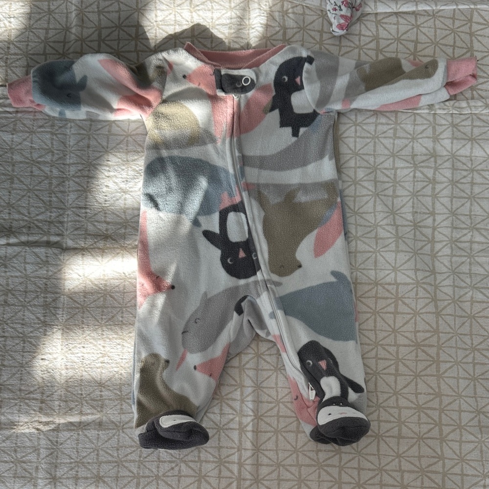 Lot of 7 Newborn One Pieces - Picture 12 of 15